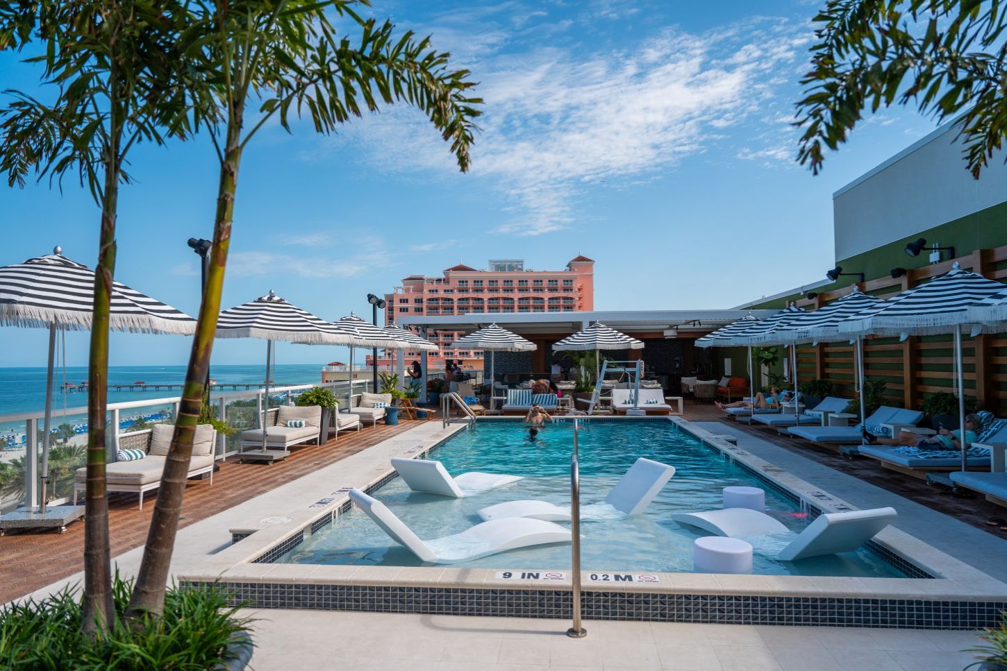 The Hiatus - Poolbereich