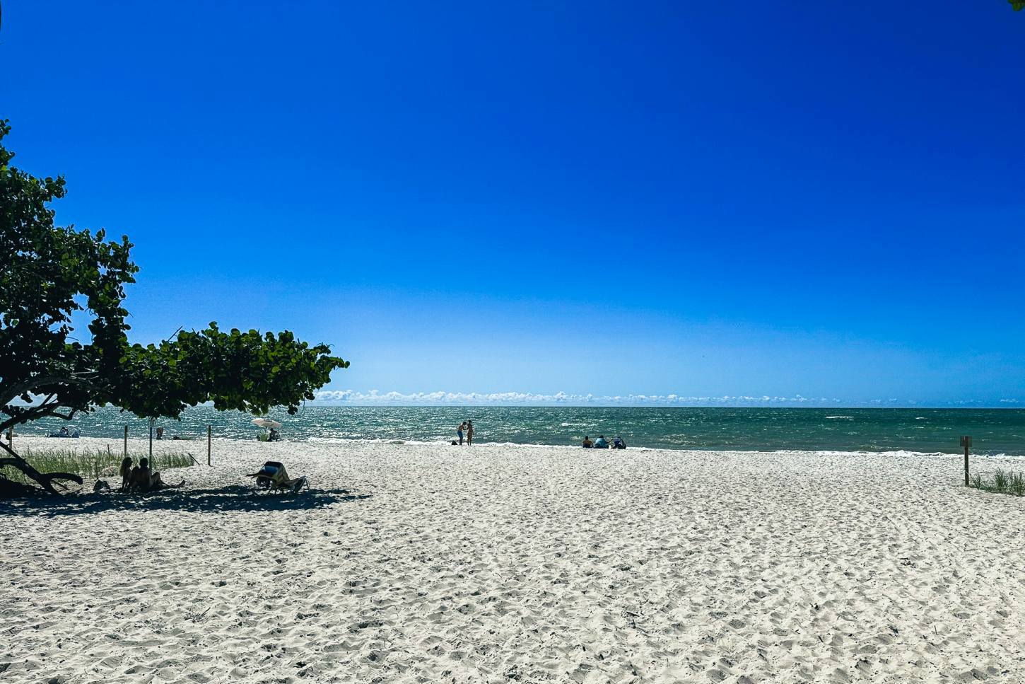 Naples hat herrliche Strände