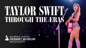 Das Ausstellungsplakat des GRAMMY Museum Mississippi für Taylor Swift: Through The Eras