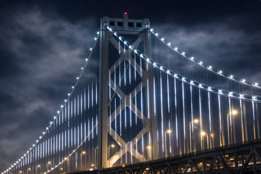 Neue Lichtershow über der Bucht: San Franciscos Bay Bridge leuchtet wieder